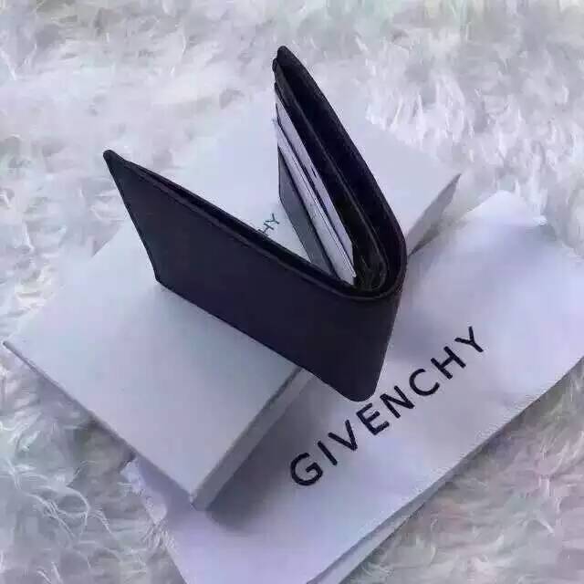 個性的なデザ 人気ブランドGivenchy 実物の写真 N品スーパーコピー代引き対応国内発送後払い安全必ず届く優良サイト